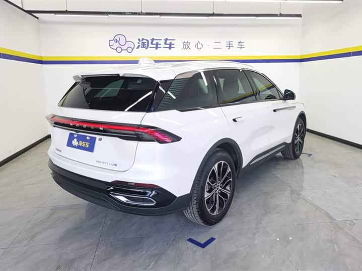 Фото 3 - Lincoln Nautilus