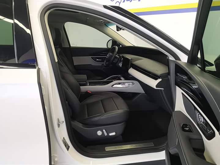 Фото 8 - Lincoln Nautilus