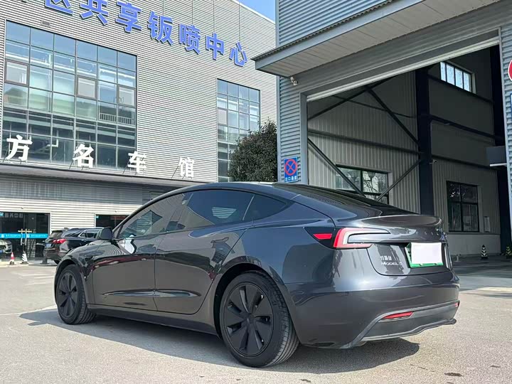 Фото 5 - Tesla Model 3