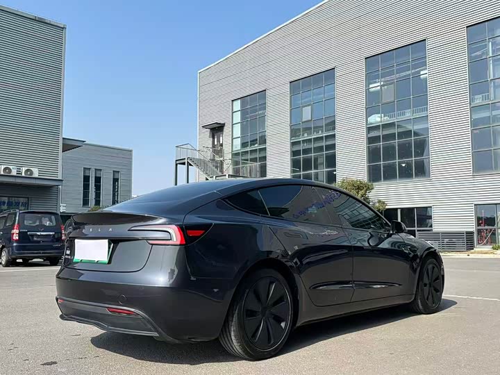 Фото 6 - Tesla Model 3