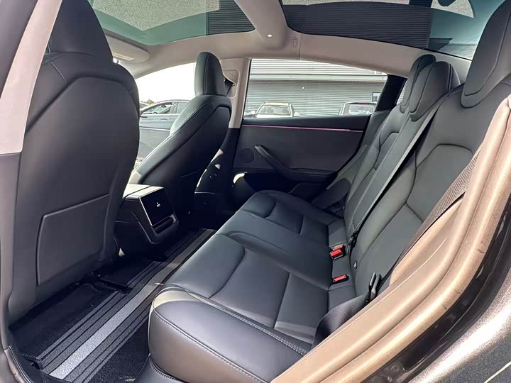 Фото 8 - Tesla Model 3