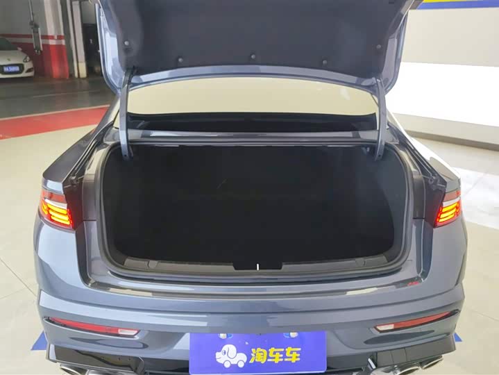 Фото 4 - Geely Preface