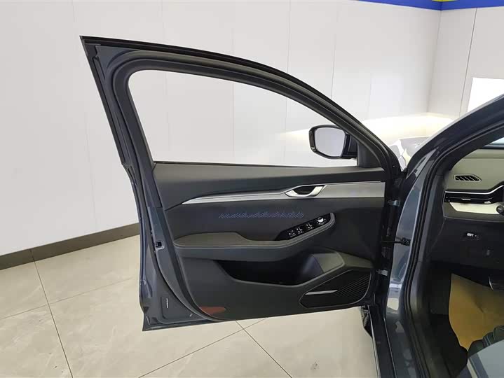 Фото 7 - Geely Preface