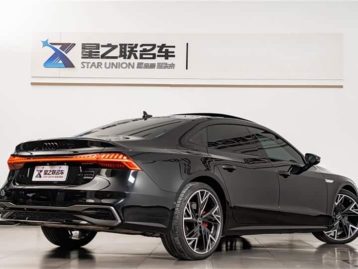 Фото 7 - Audi A7L