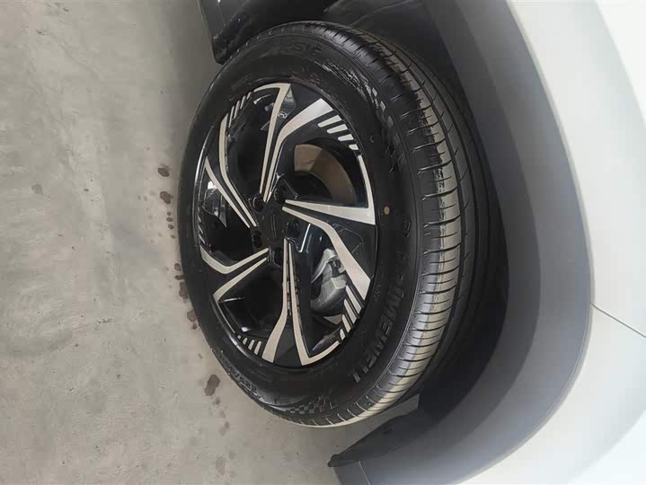 Фото 6 - Geely Atlas