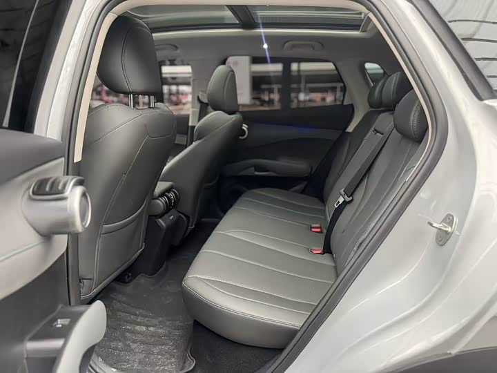 Photo 5 - BYD Yuan Plus