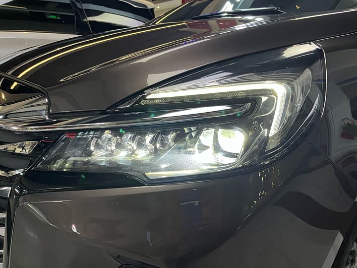 Фото 10 - Buick GL8 ES