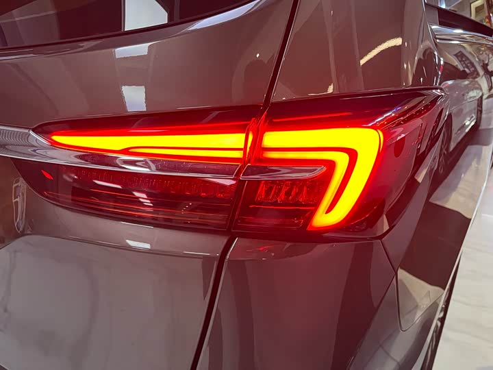 Фото 11 - Buick GL8 ES