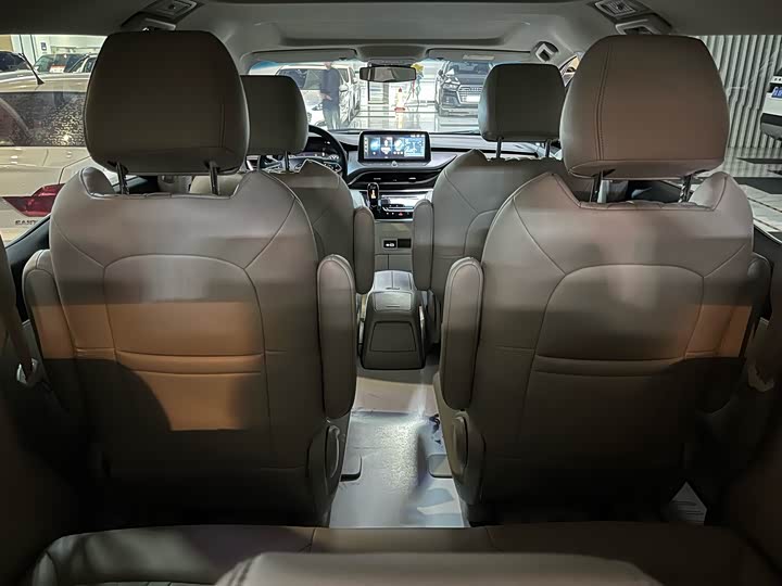 Фото 16 - Buick GL8 ES