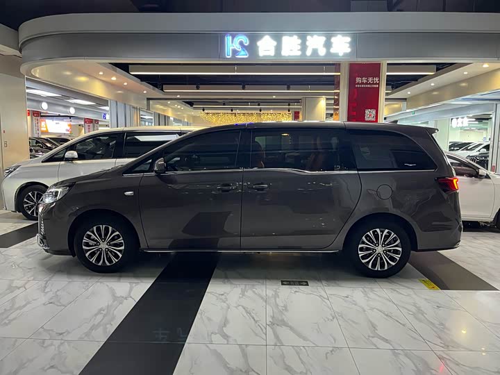 Фото 5 - Buick GL8 ES