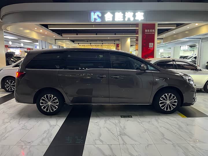 Фото 6 - Buick GL8 ES