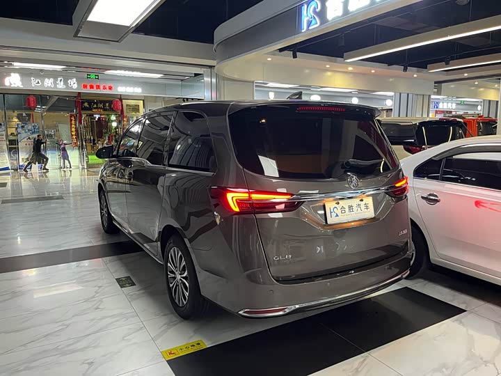 Фото 7 - Buick GL8 ES