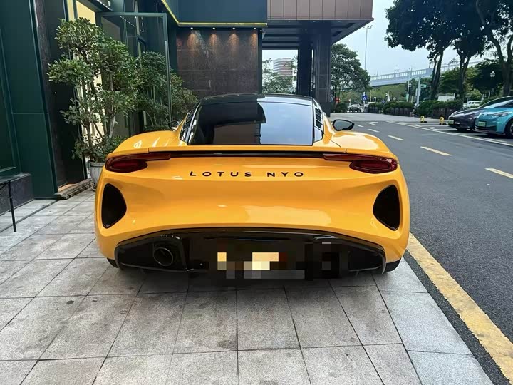 Фото 8 - Lotus Emira