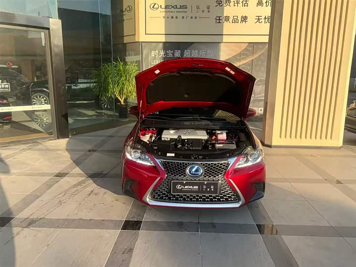 Photo 2 - Lexus CT 200h