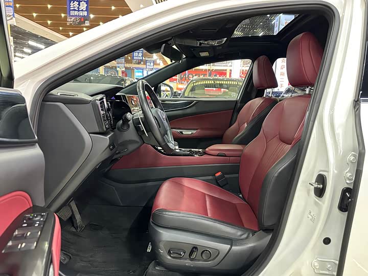 Фото 4 - Lexus NX