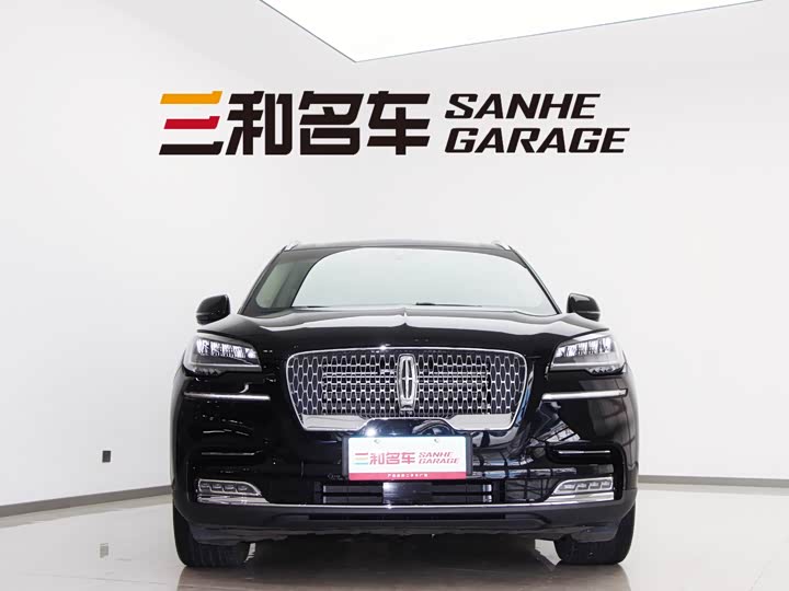Фото 2 - Lincoln Aviator