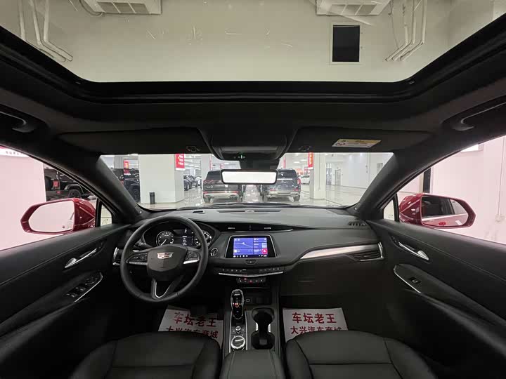 Фото 7 - Cadillac XT4