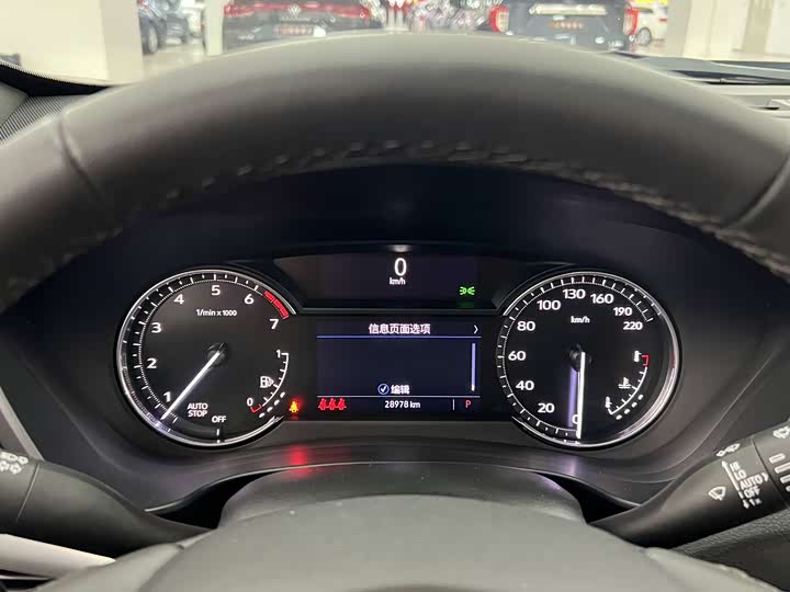 Фото 9 - Cadillac XT4