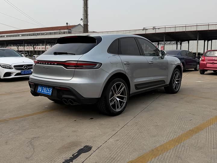 Photo 3 - Porsche Macan