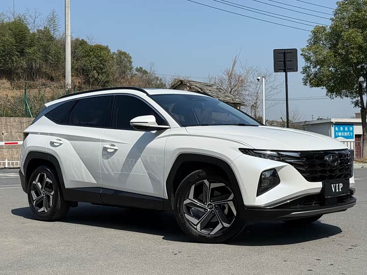 Фото 2 - Hyundai Tucson L