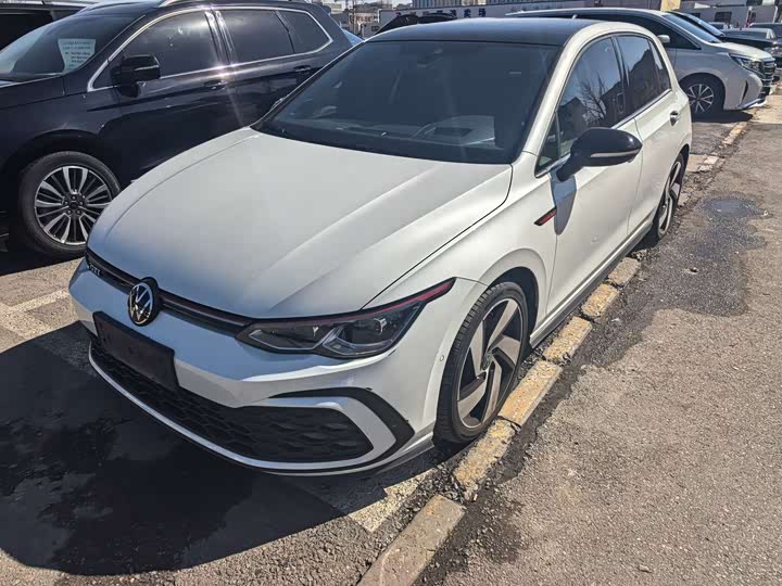 Фото 1 - Volkswagen Golf GTI