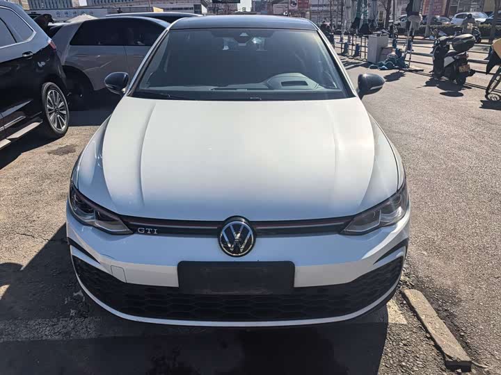 Фото 2 - Volkswagen Golf GTI