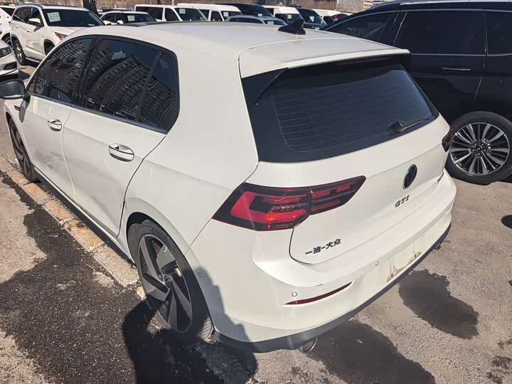 Фото 4 - Volkswagen Golf GTI