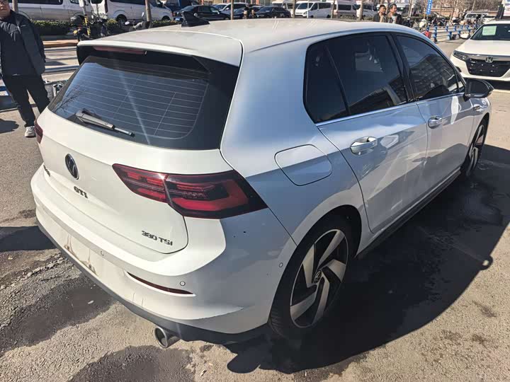 Фото 6 - Volkswagen Golf GTI