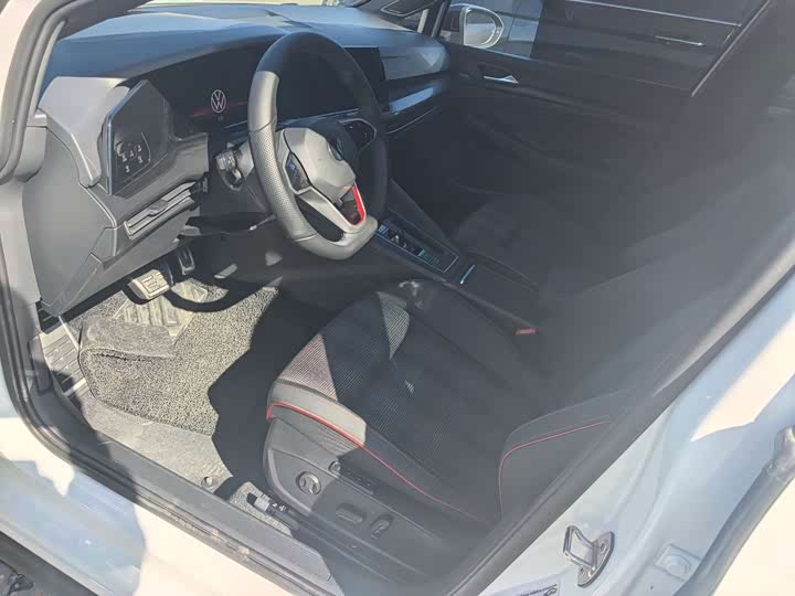 Фото 7 - Volkswagen Golf GTI