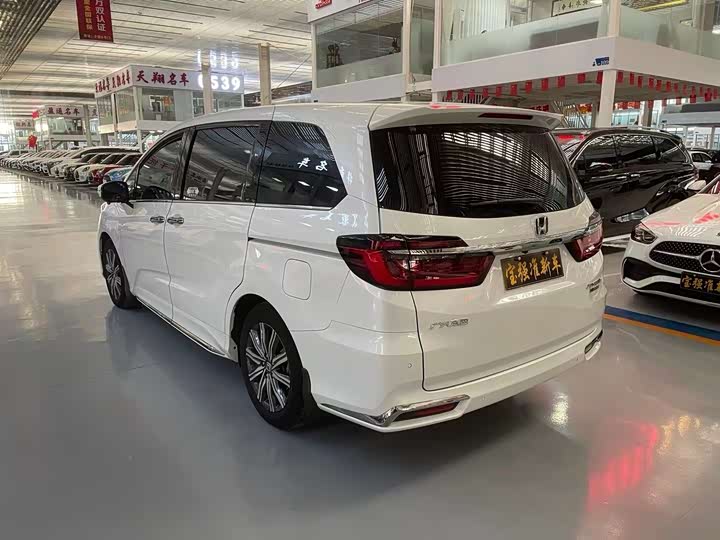 Фото 8 - Honda Odyssey
