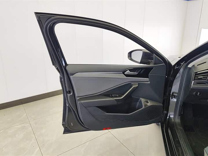 Фото 7 - Volkswagen Sagitar L