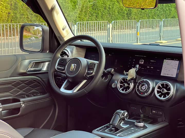 Фото 7 - Tank 300