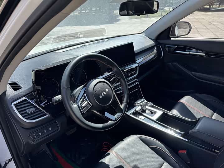 Фото 8 - Kia KX3