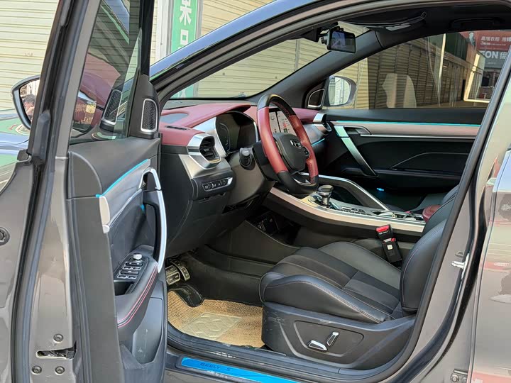 Фото 7 - Geely Coolray