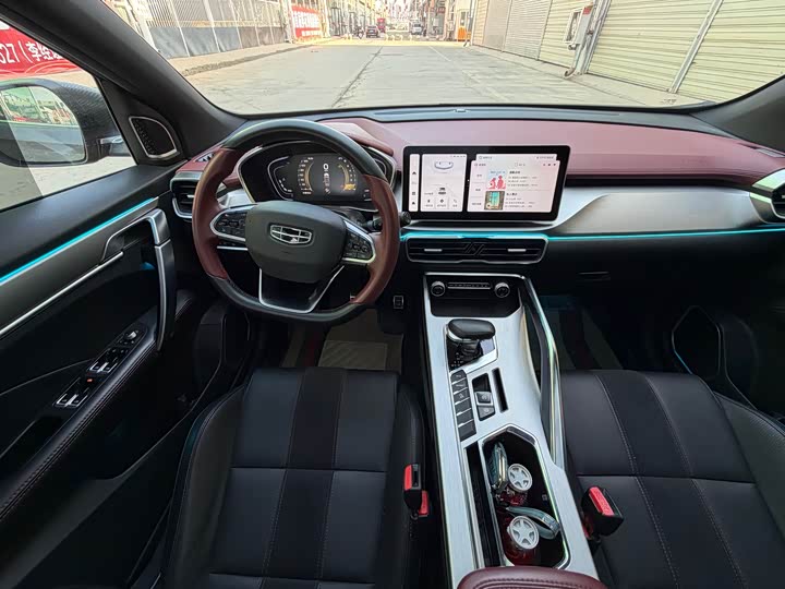 Фото 9 - Geely Coolray