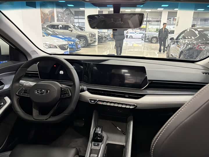 Фото 9 - Geely Binrui