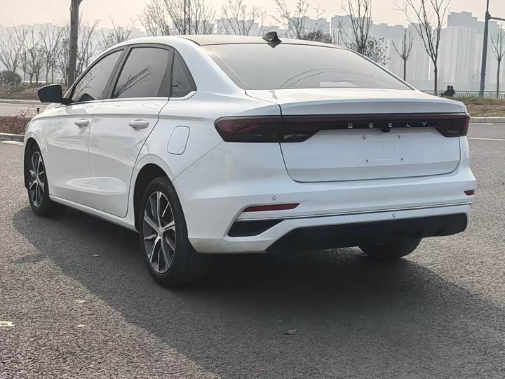 Фото 9 - Geely Emgrand