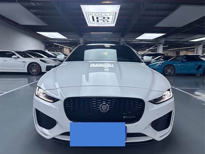 Фото 2 - Jaguar XE L