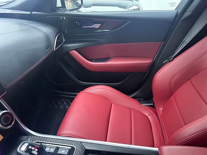 Фото 7 - Jaguar XE L