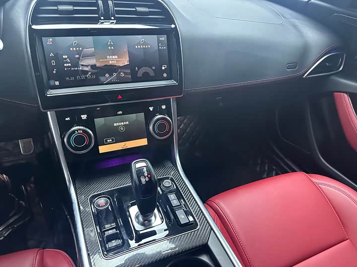 Фото 8 - Jaguar XE L