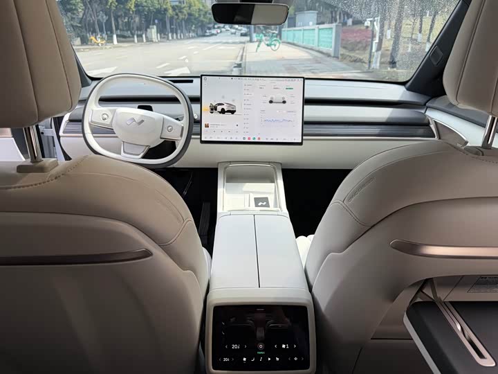 Фото 7 - Nio Onvo L60