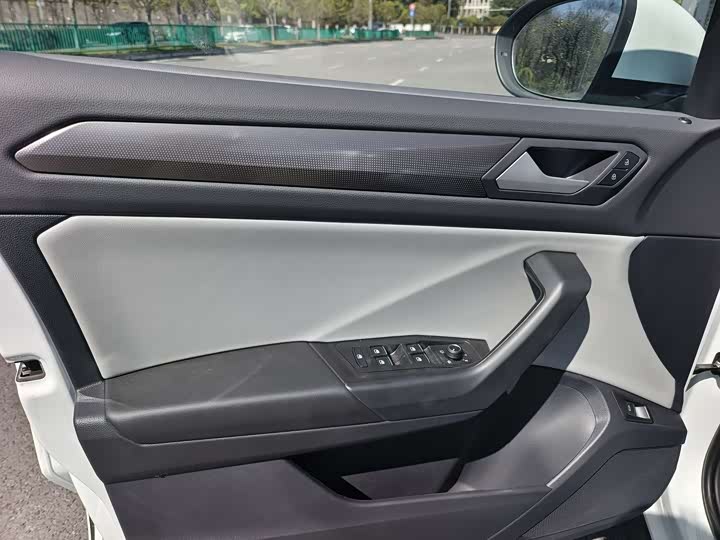 Фото 6 - Volkswagen T-Roc