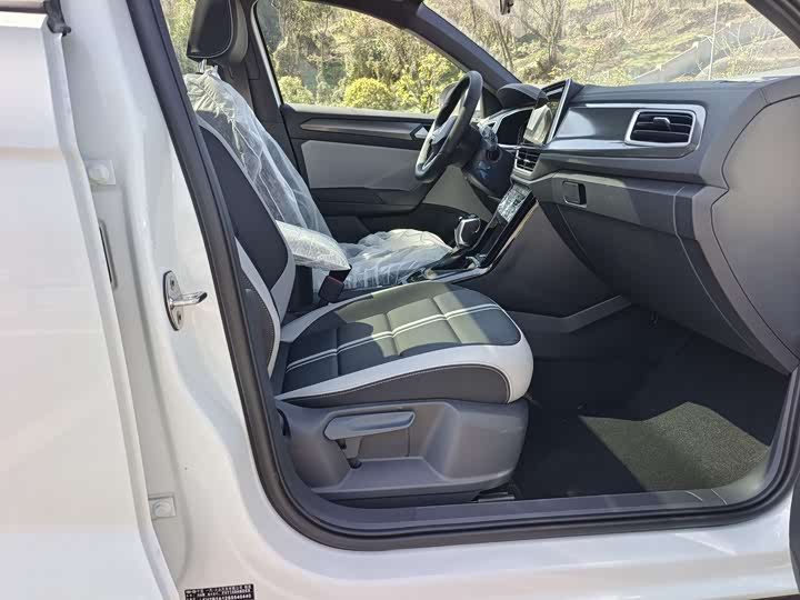 Фото 7 - Volkswagen T-Roc