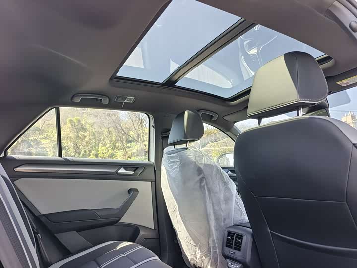 Фото 9 - Volkswagen T-Roc