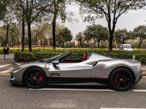 Фото 3 - Ferrari 296