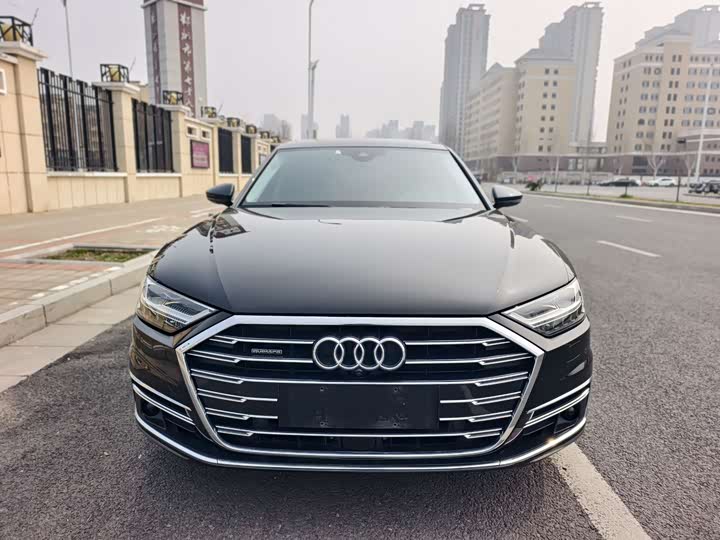 Фото 2 - Audi A8