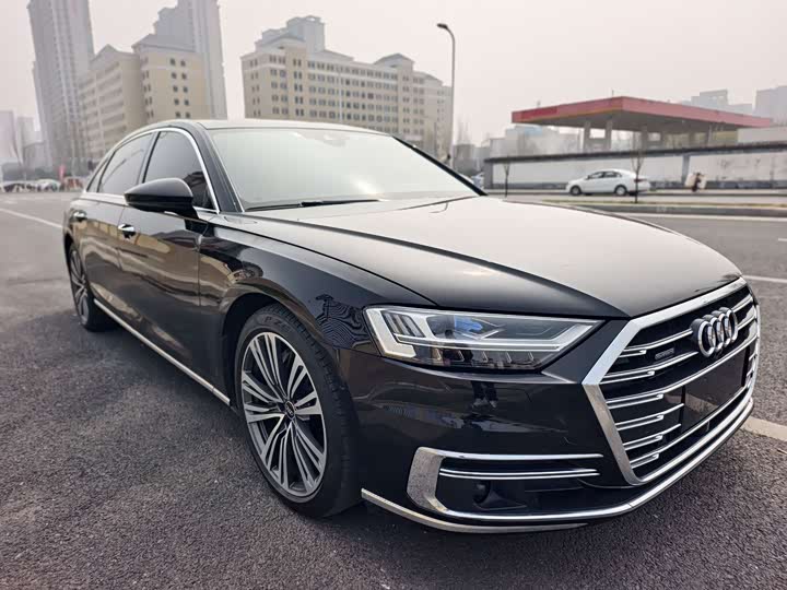 Фото 3 - Audi A8