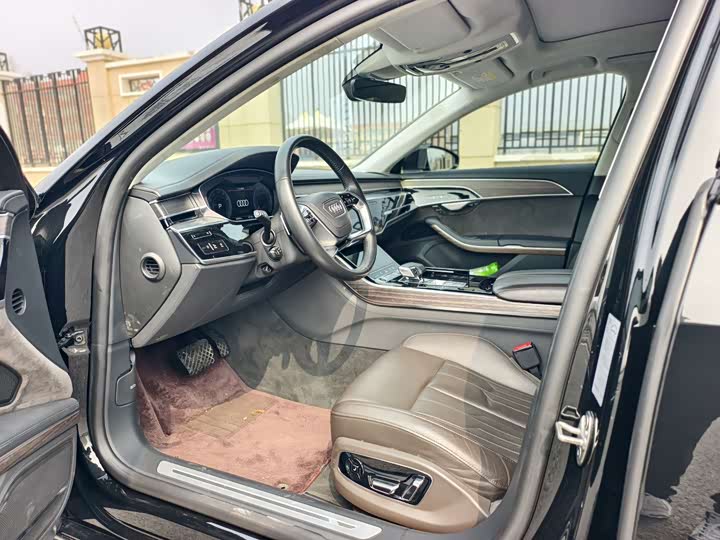 Фото 4 - Audi A8