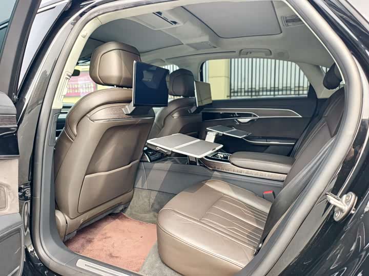 Фото 6 - Audi A8