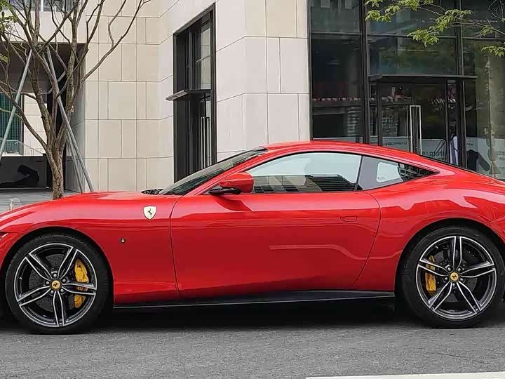 Фото 3 - Ferrari Roma